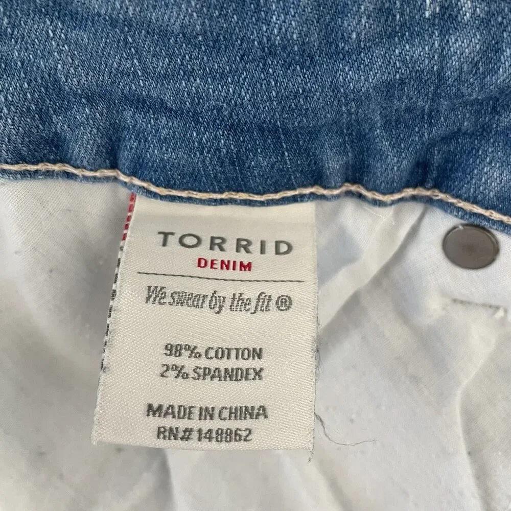 Torrid Denim Bermuda Jean Shorts Light Wash 5-Pocket Women Size 12 - Picture 7 of 10